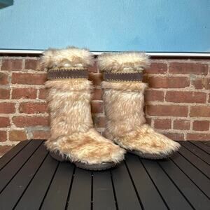 Y2k crocs yeti fur boot